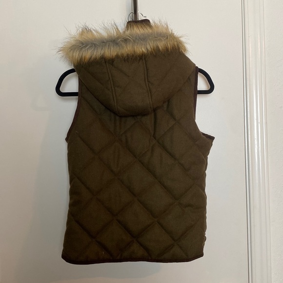 olive Green vest with detachable hood - Picture 3 of 6
